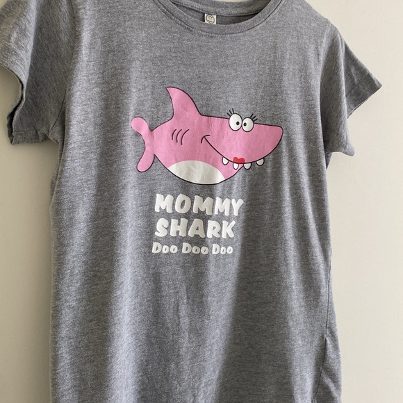 Live and Tell Ladies’ Custom ‘Mommy Shark’ Short Sleeve Tee - Picture 6 of 11